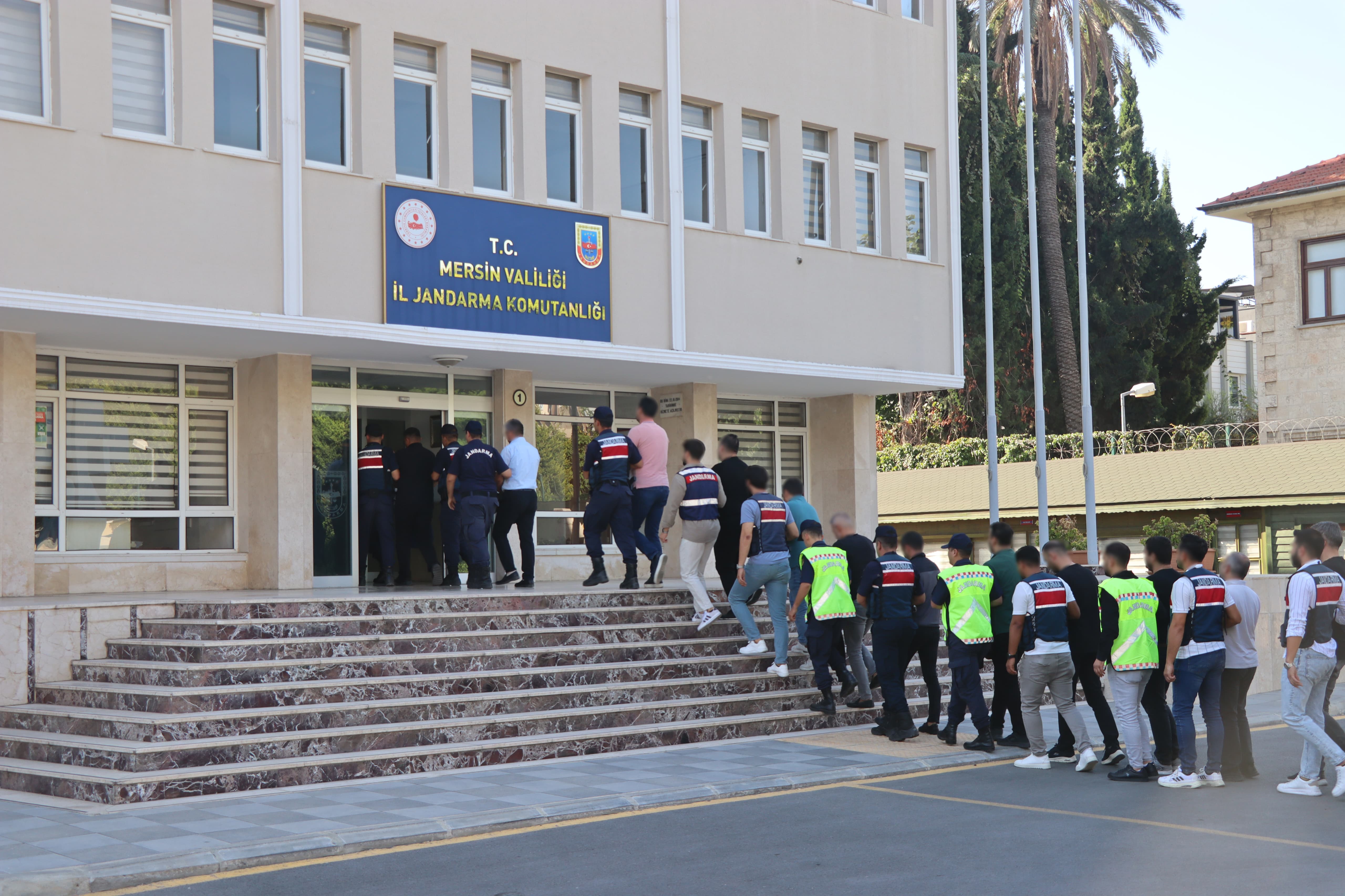 Mersin Merkezli Operasyonda 22 Şüpheli Gözaltına Alındı