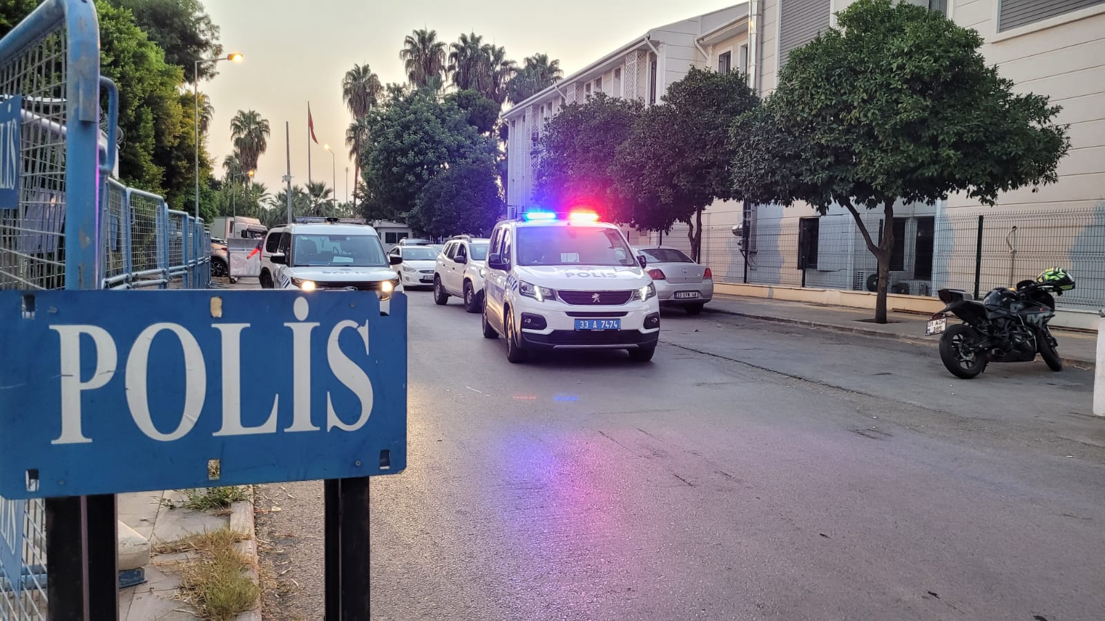 Mersin'de Hükümlü Operasyonu: 52 Kişi Yakalandı