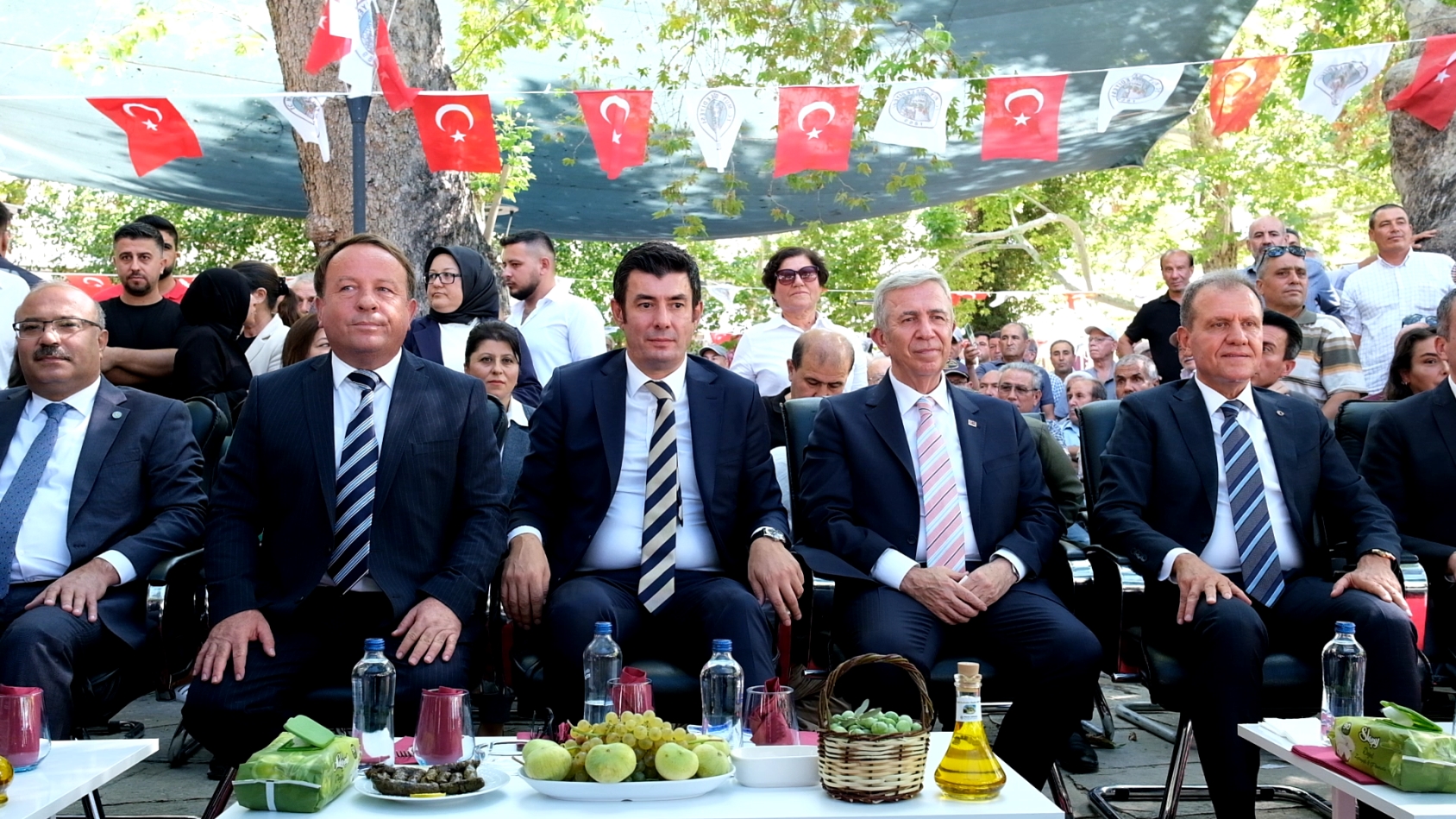 Mersin'de İlk Mut Zeytin ve Zeytinyağı Festivali Coşkuyla Başladı