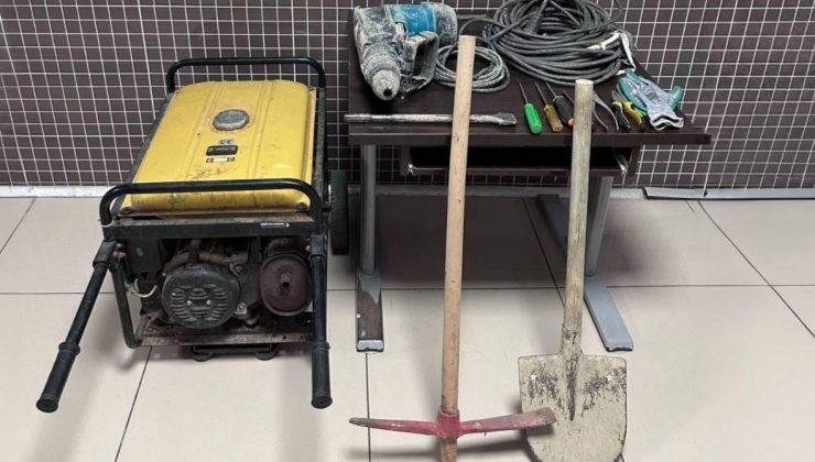 Mersin’de Kaçak Kazı Yapan 5 Kişi Suçüstü Yakalandı