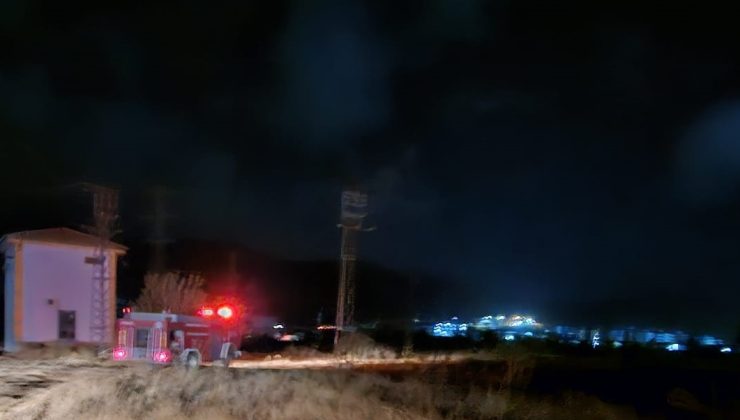 Mersin’de trafodan çalılığa sıçrayan yangın söndürüldü