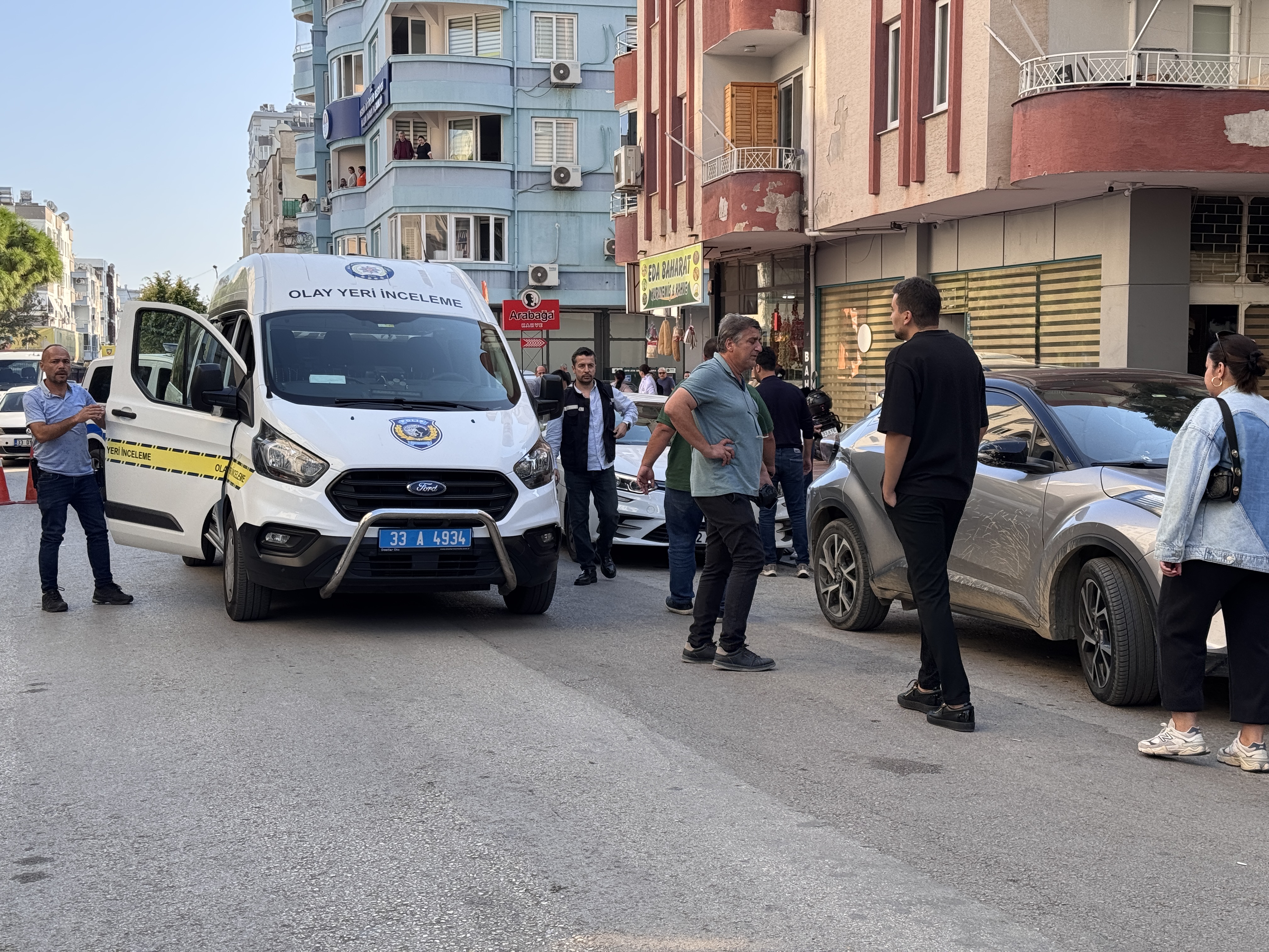 Mersin'de Silahlı Kavga: 3 Yaralı, 5 Araç Hasar Gördü
